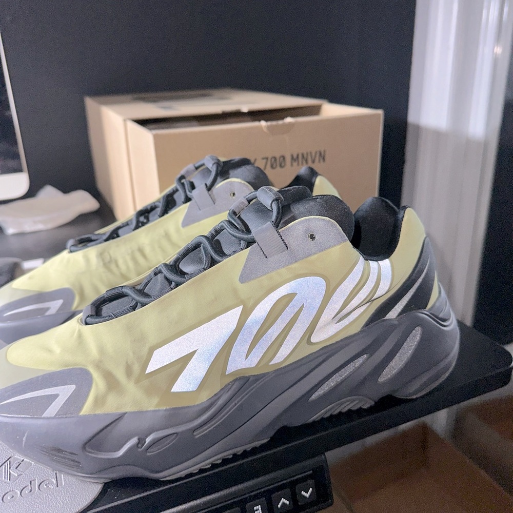 adidas Yeezy Boost 700 MNVN. Resin